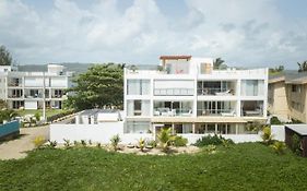 Amazing Ocean Front - 2 Bedroom Apartment